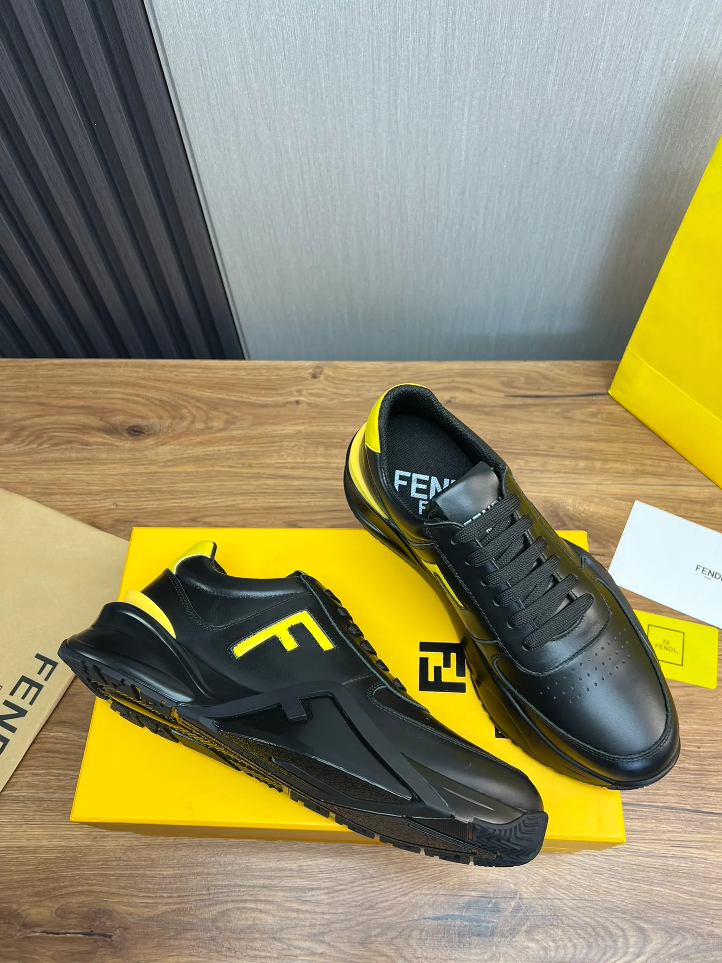 Men's shoes 💰520💰 Fendi [Fendi] hot style is on the market 🔥Fashionable casual men's shoes 🔱 Made of original cowhide + breathable mesh lining + sheepskin feet, perfect shape, top quality, you deserve it 🔜Original outsole, ultra-light, non-slip and wear-resistant 👣 Standard size 38-44 (customized in 45)